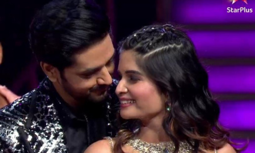 Savi Proposes Ishaan in a Unique Style On The Stage Of The Star Parivaar Awards 2023 – Know More!